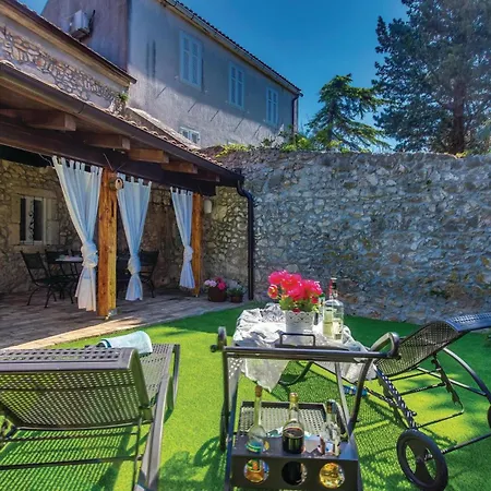 Сasa de vacaciones Awesome In Novi Vinodolski